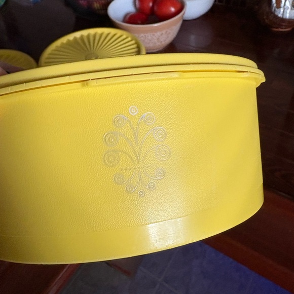 Vintage Tupperware Harvest Gold Yellow Sunburst Servalier 1204 Canister w Lid 3 - Picture 3 of 7